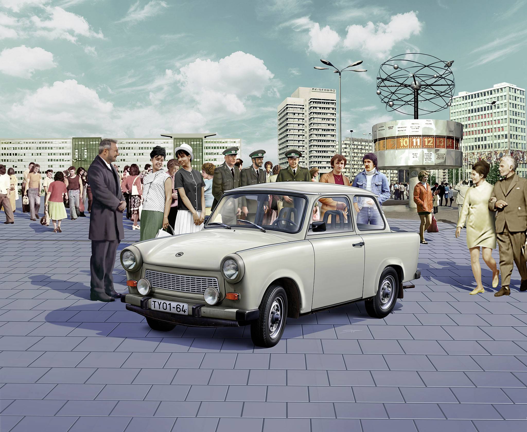 Ein Trabant-Auto steht auf einem Platz in der DDR, umgeben von Menschen und modernistischen Gebäuden, darunter eine Weltzeituhr.