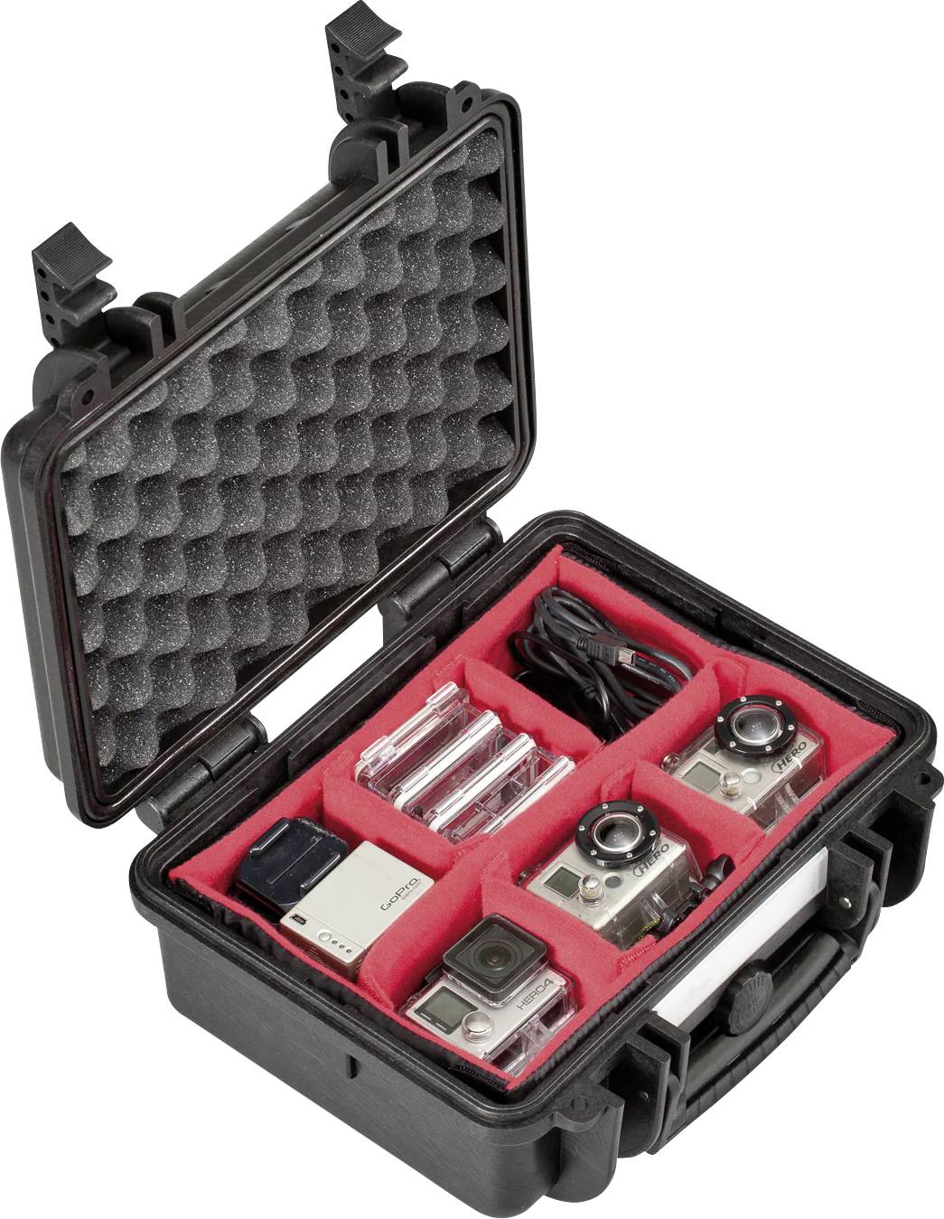 Koffer mit Schaumstoffeinlage, in der mehrere Action-Kameras und Zubehör wie Halterungen und Kabel sicher verstaut sind.