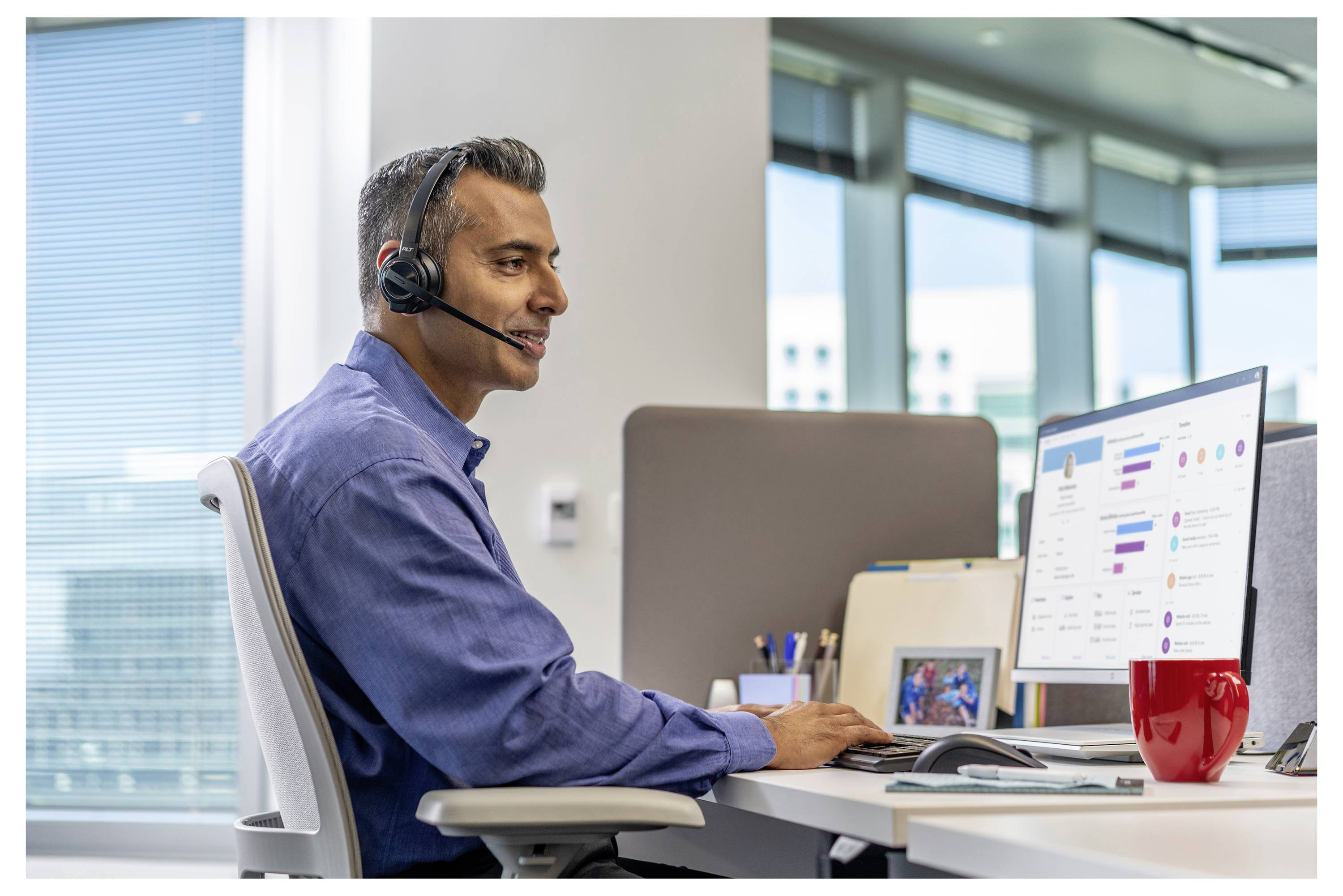 HP Poly Savi 8210-UC On Ear Headset DECT, Bluetooth® Stereo Schwarz Noise Cancelling Headset, Lautstärkeregelung