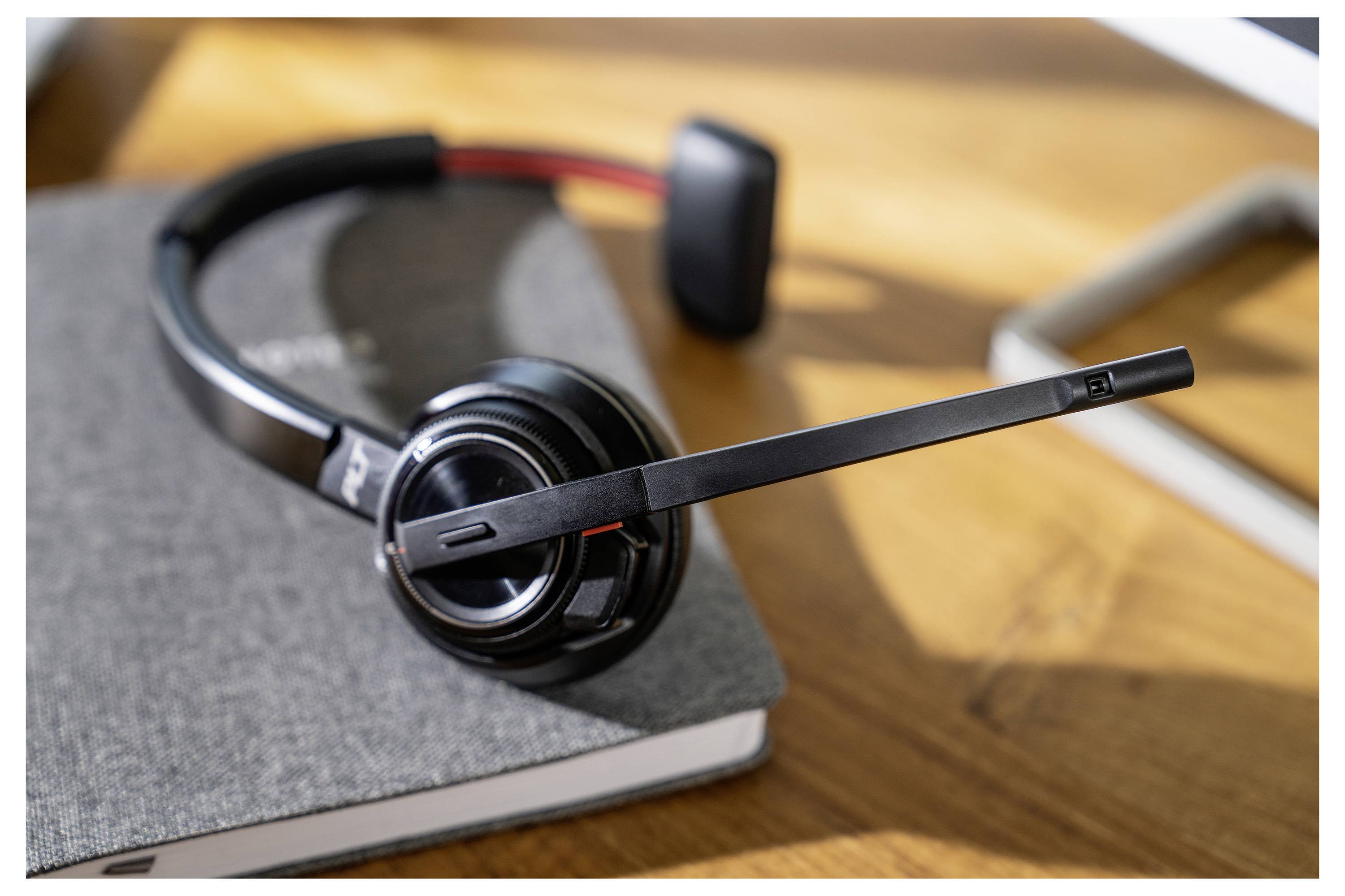 HP Poly Savi 8210-UC On Ear Headset DECT, Bluetooth® Stereo Schwarz Noise Cancelling Headset, Lautstärkeregelung