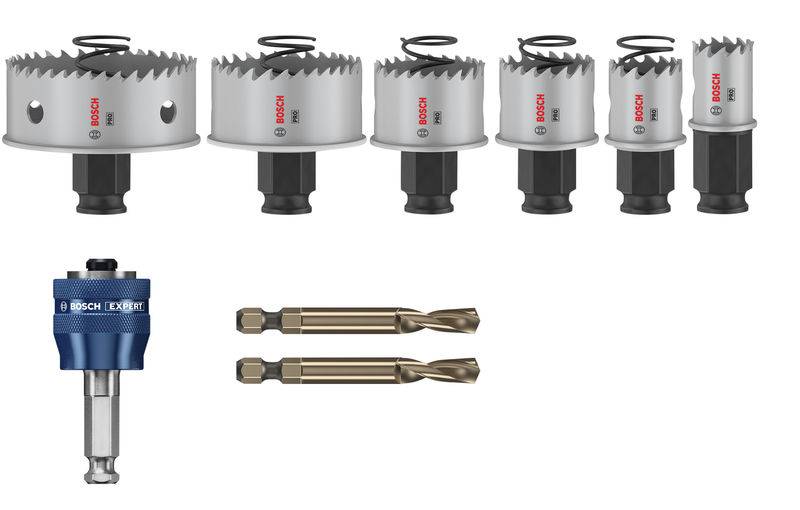 Ein Set von Lochsägen und Bohrern in verschiedenen Größen und Formen wird auf einem weißen Hintergrund präsentiert.