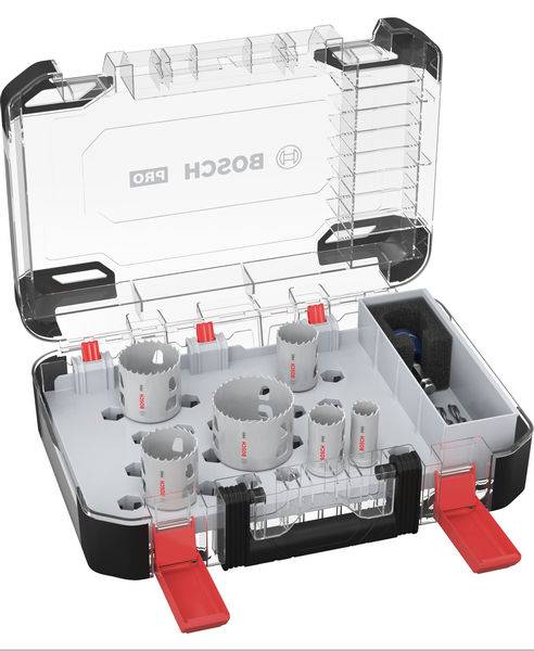 Bohrkronen-Set von Bosch PRO in einem durchsichtigen Koffer. Enthält mehrere Bohrkronen und Zubehörteile, ordentlich angeordnet.