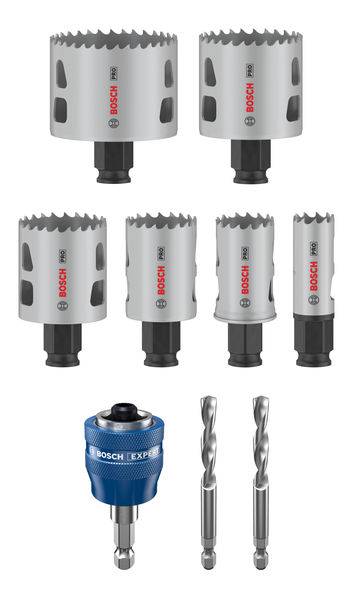 Sechs Lochsägen in verschiedenen Größen, ein blauer Schnellwechsel-Adapter und zwei Bohrer. Entworfen für gezieltes Bohren in Holz.