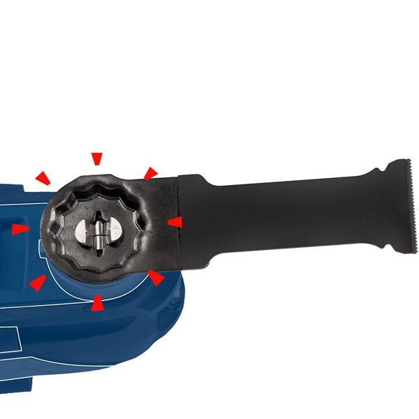 Ein blauer elektrischer Multischleifer mit einem schwarzen Griff und einem Multifunktionsaufsatz. Rote Pfeile heben den Fokusbereich hervor.