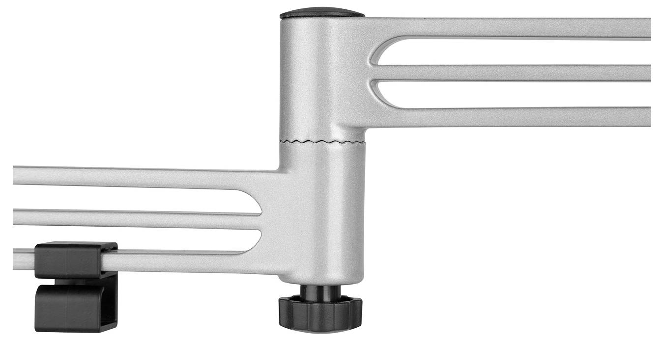 Ein verstellbarer, silberner Metallarm, vermutlich Teil eines Halterungssystems, mit Drehknopf und Klammer zur Befestigung.