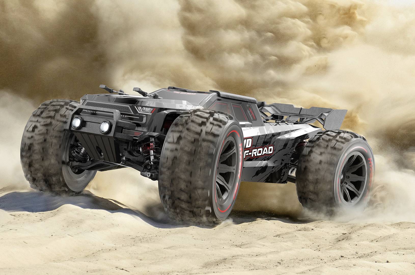 Ein ferngesteuertes Offroad-Fahrzeug fährt schnell durch Sand, wirbelt Staub auf, zeigt Kraft und Geschwindigkeit auf unebenem Gelände.