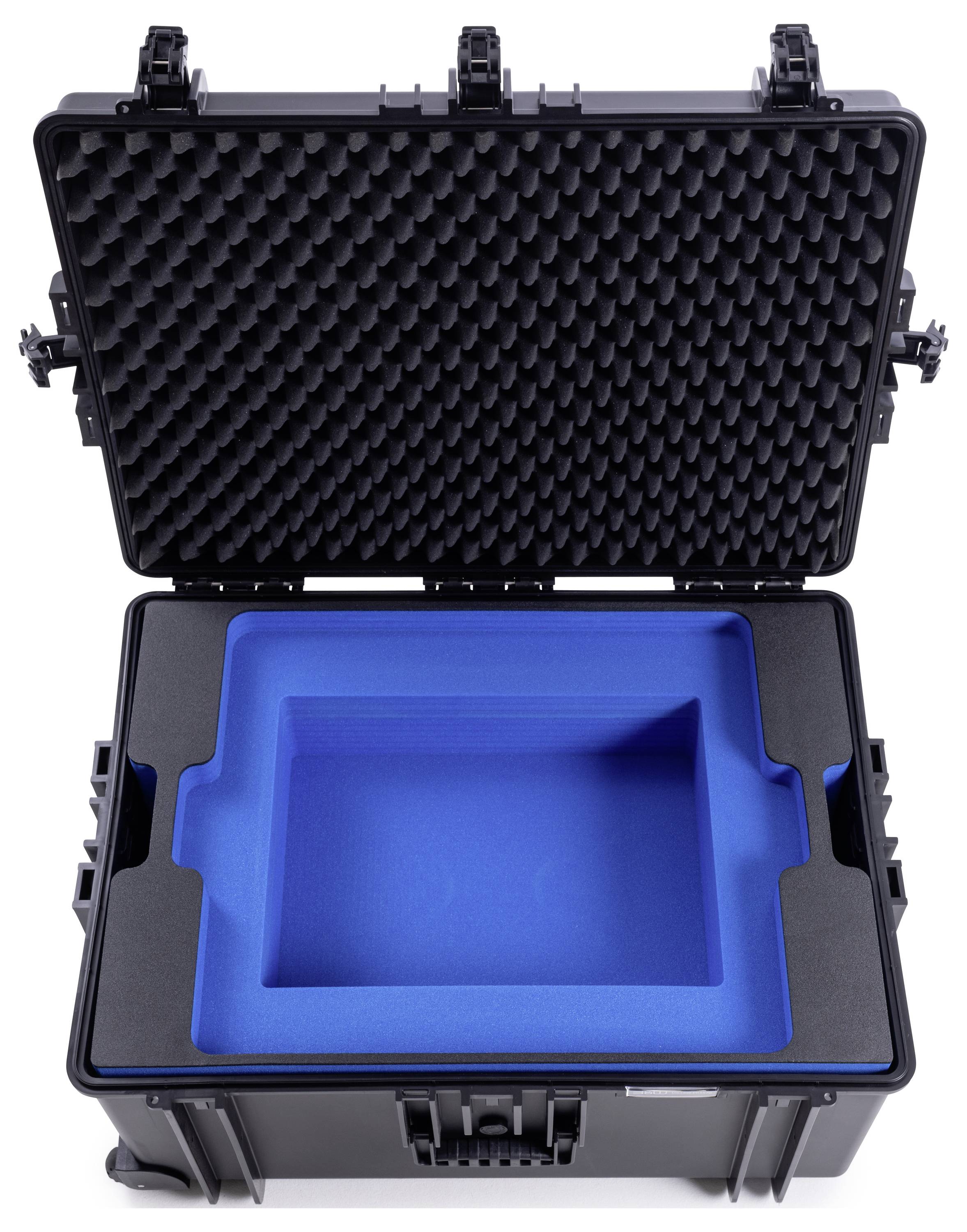 Ein geöffneter schwarzer Transportkoffer mit einer blauen Schaumstoffeinlage im Inneren. Der Schaumstoff ist passend zugeschnitten.