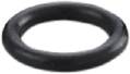 Ein silberner Ring mit glatter Oberfläche, ohne sichtbare Verzierungen oder Muster, vor einem neutralen Hintergrund.