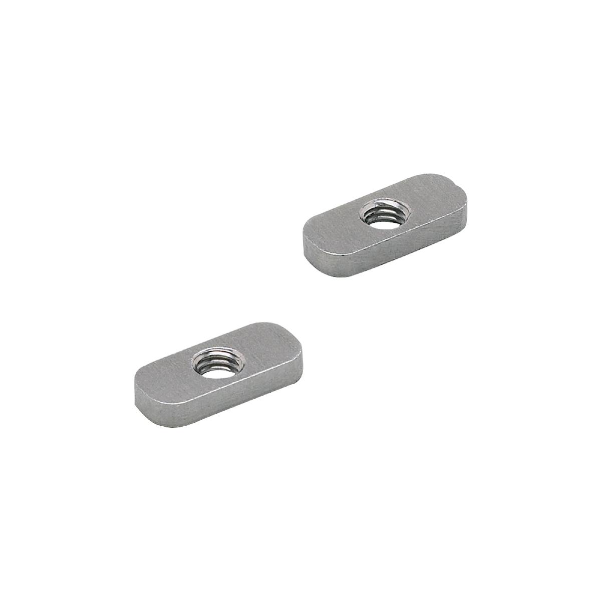 Zwei silberne, rechteckige Metallteile mit zentralem Loch, vor schwarzem Hintergrund.