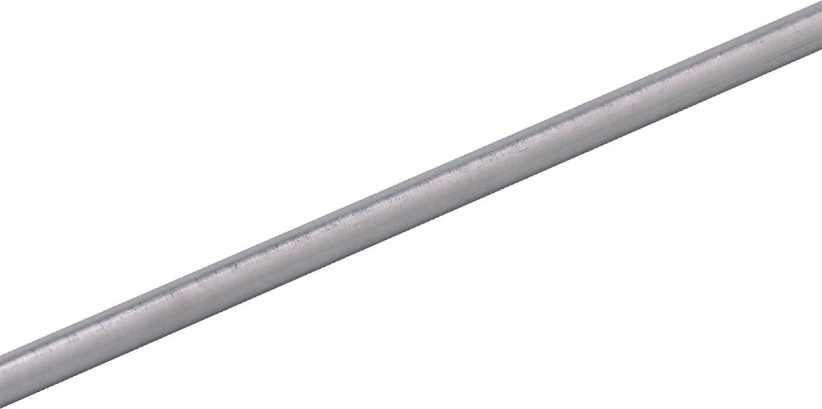 Ein silberner Metallstab, gleichmäßig und zylindrisch geformt, dargestellt vor einem weißen Hintergrund.