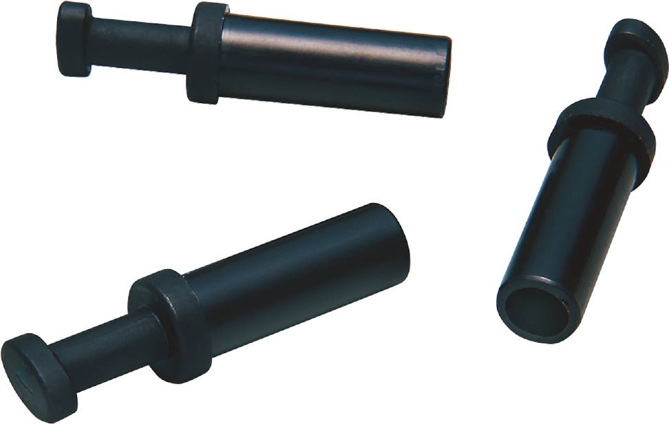 Drei schwarze, zylindrische Metallstangen mit unterschiedlicher Ausrichtung und Abschlüssen.