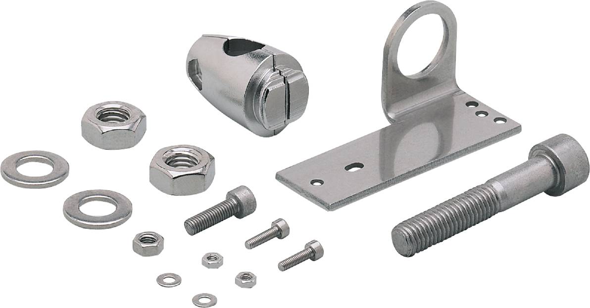 Mehrere Metallbefestigungsteile, darunter Schrauben, Muttern, und Halterungen, auf weißem Hintergrund, für industrielle Anwendungen.
