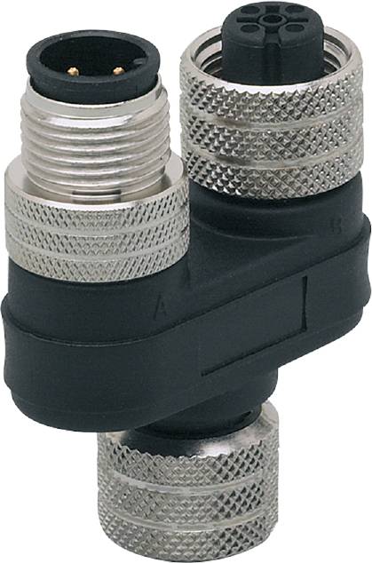 Ein rechtwinkliger Metalladapter, der zwei Schläuche verbindet, mit geriffeltem Griff für festen Halt und schwarzem Kunststoffgehäuse.