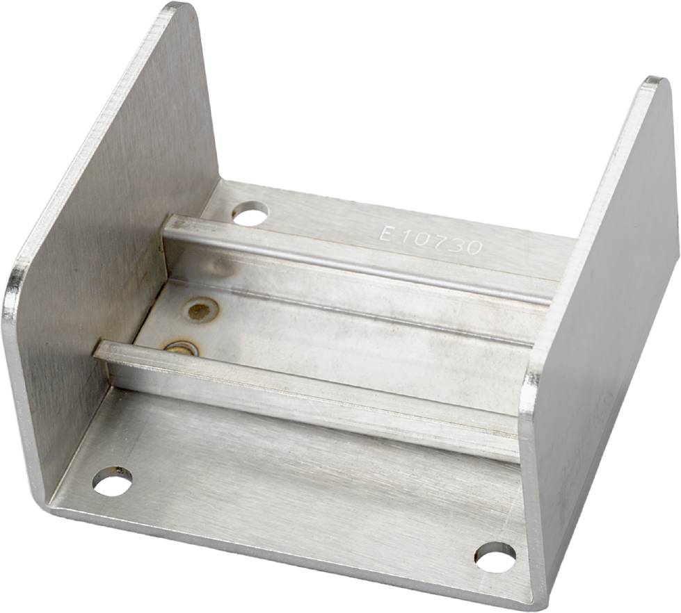 Metallwinkelhalterung aus Edelstahl mit vier Schraubenlöchern und einer Schiene in der Mitte, verwendet zur Stabilisierung.