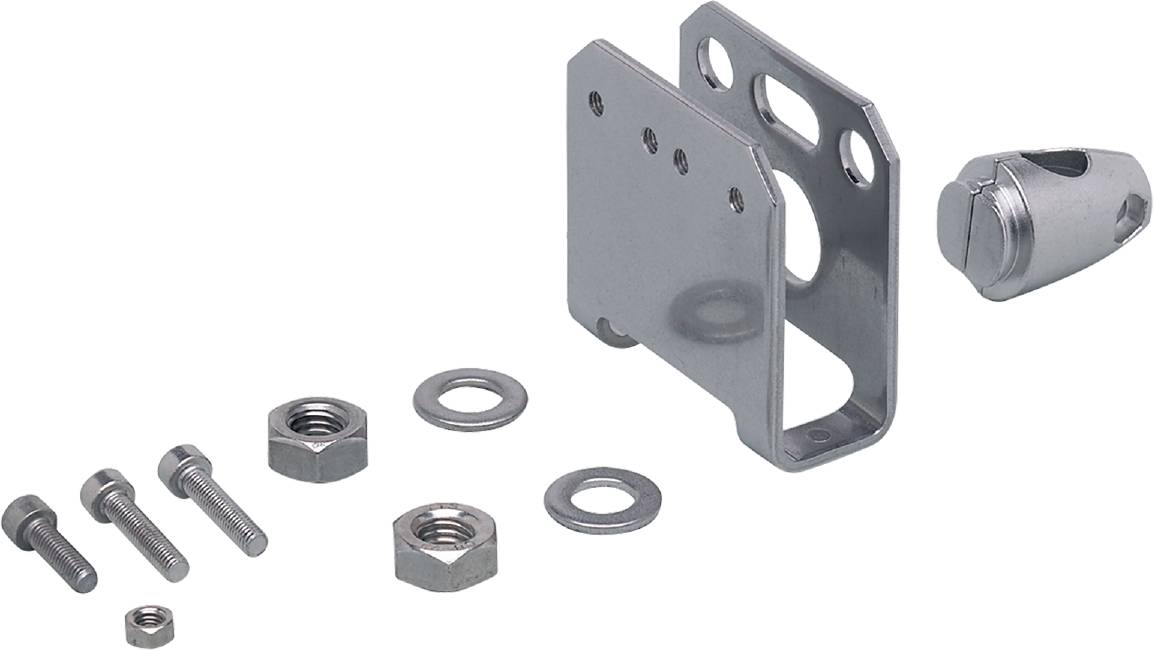 Metallwinkel mit Schrauben, Muttern und Unterlegscheiben auf weißem Hintergrund. Geeignet für mechanische Befestigungen und Verbindungen.