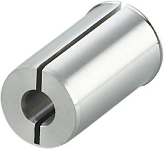 Zylindrischer Metallverbinder mit Schlitz für präzise Passform. Verwendet in Maschinenbauanwendungen für festen Halt von Werkstücken.