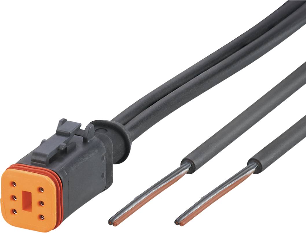 Ein elektrischer Stecker mit sechs orangenen Pins, verbunden mit zwei Kabeln.