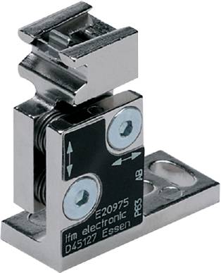 Ein induktiver Sensor von ifm electronic, Modell E20975. Er besitzt eine Metallhalterung und wird in industriellen Anwendungen genutzt.