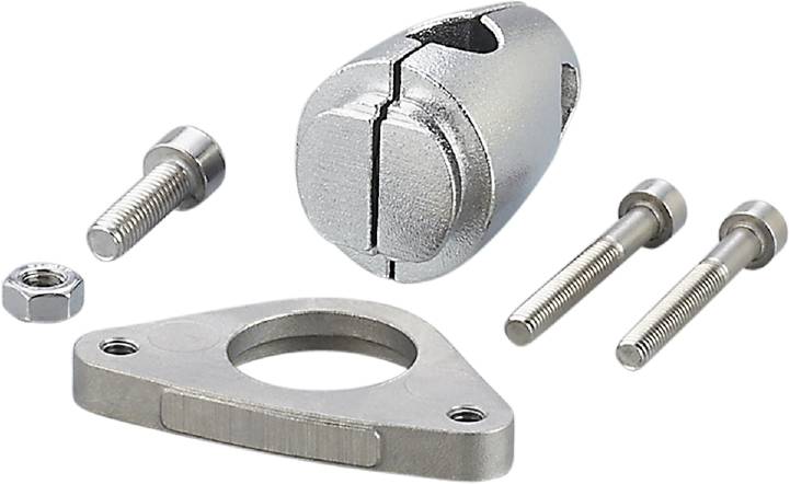 Metallteile einer Maschinenschraube umfassen eine Schelle, eine Platte mit Öffnung und Schrauben, bereit zur Montage.