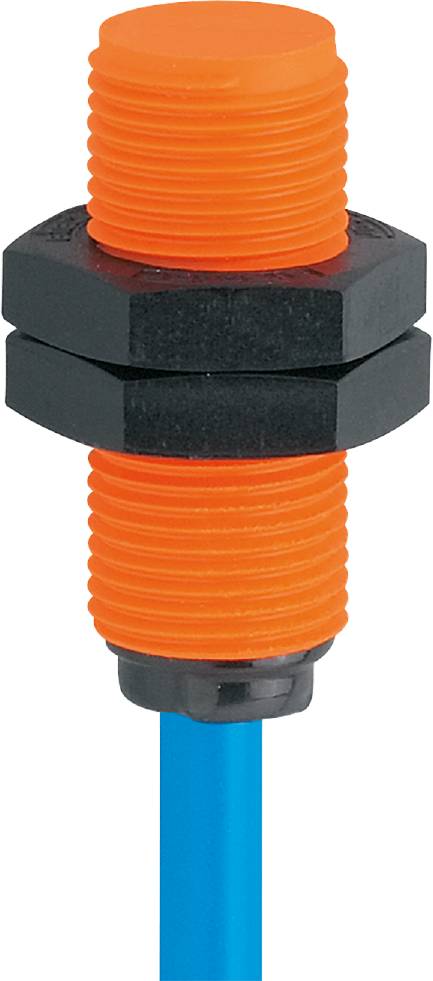 Eine orangefarbene Schraube mit schwarzem sechseckigem Kopf und Basis. Der Hintergrund ist einfarbig weiß.