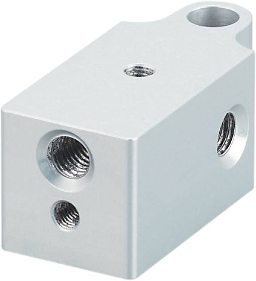 Ein rechteckiger, silberner Metallblock mit mehreren kreisförmigen Bohrungen und Gewinden auf verschiedenen Seiten.