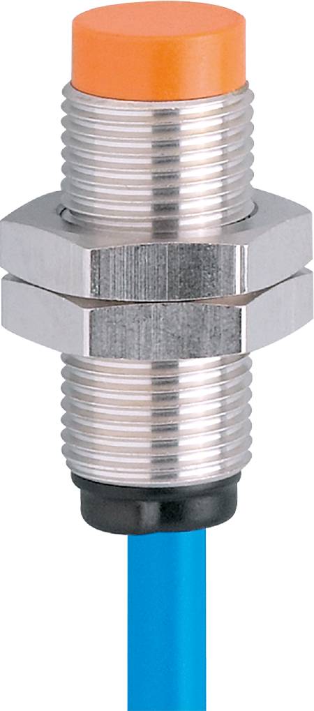 Ein silbernes, zylindrisches Sensorgehäuse mit gerippter Oberfläche, typischerweise für industrielle Anwendungen verwendet.