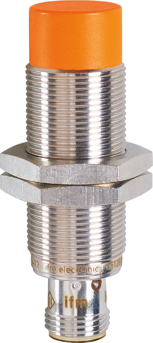 Ein metallisches Anschlussstück mit Gewinde, das aus einem Rohrhals und zwei Sechskantmuttern besteht.