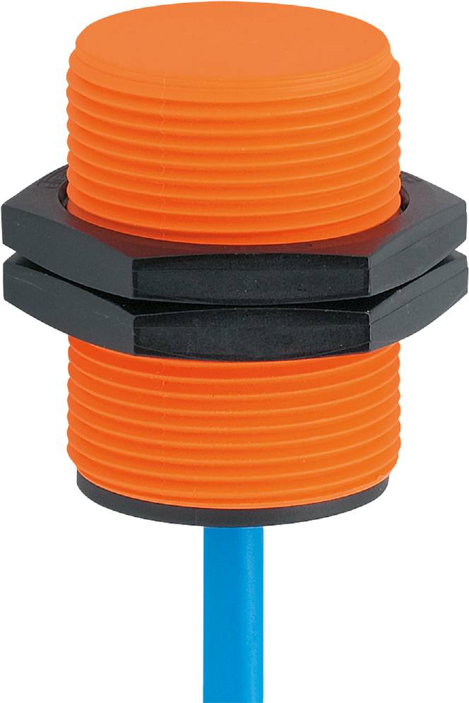 Nahaufnahme eines orangefarbenen zylindrischen Sensors mit einem elektronischen Anschluss an der Unterseite, montiert in einer schwarzen Halterung.