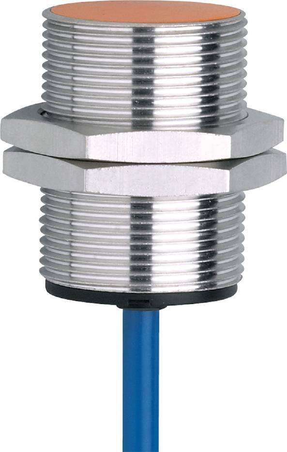 Ein zylindrischer, metallischer Sensor mit Gewinde und zwei Kontermuttern, verbunden mit einem blauen Kabel.