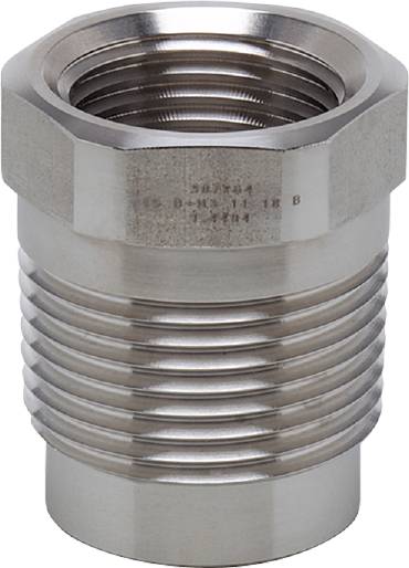 Nahaufnahme eines metallischen Wellrohrs mit sechseckiger Mutter, vermutlich Teil eines mechanischen oder hydraulischen Systems.