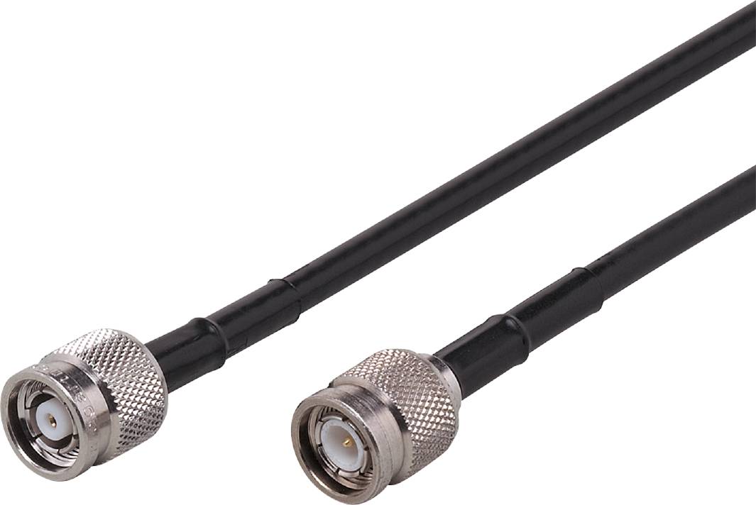 Zwei koaxiale Kabel mit Steckern, geeignet für Hochfrequenzverbindungen in elektronischen Geräten und Netzwerken.