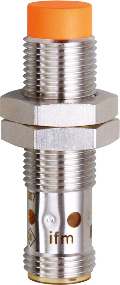 Ein verchromtes Sechskantmutterteil und ein Gewindebolzen, vermutlich Teil eines größeren mechanischen oder hydraulischen Systems.