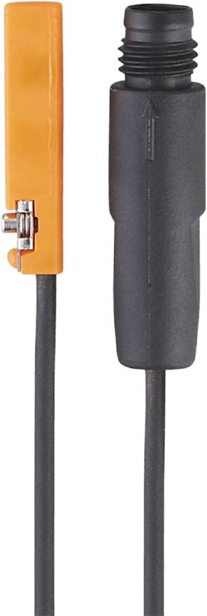 Ein schwarzer und ein orangener Stecker sind nebeneinander zu sehen. Der orange Stecker hat eine sichtbare Metallklemmenverbindung.