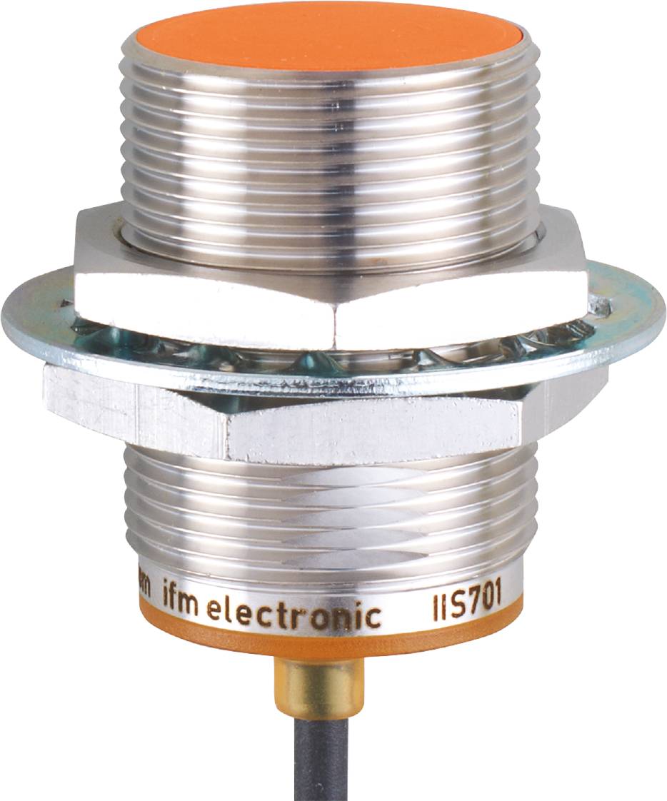Ein zylindrischer Sensor aus Metall mit der Aufschrift 'ifm electronic IIS701' auf der unteren Seite, umgeben von einer sechseckigen Mutter.