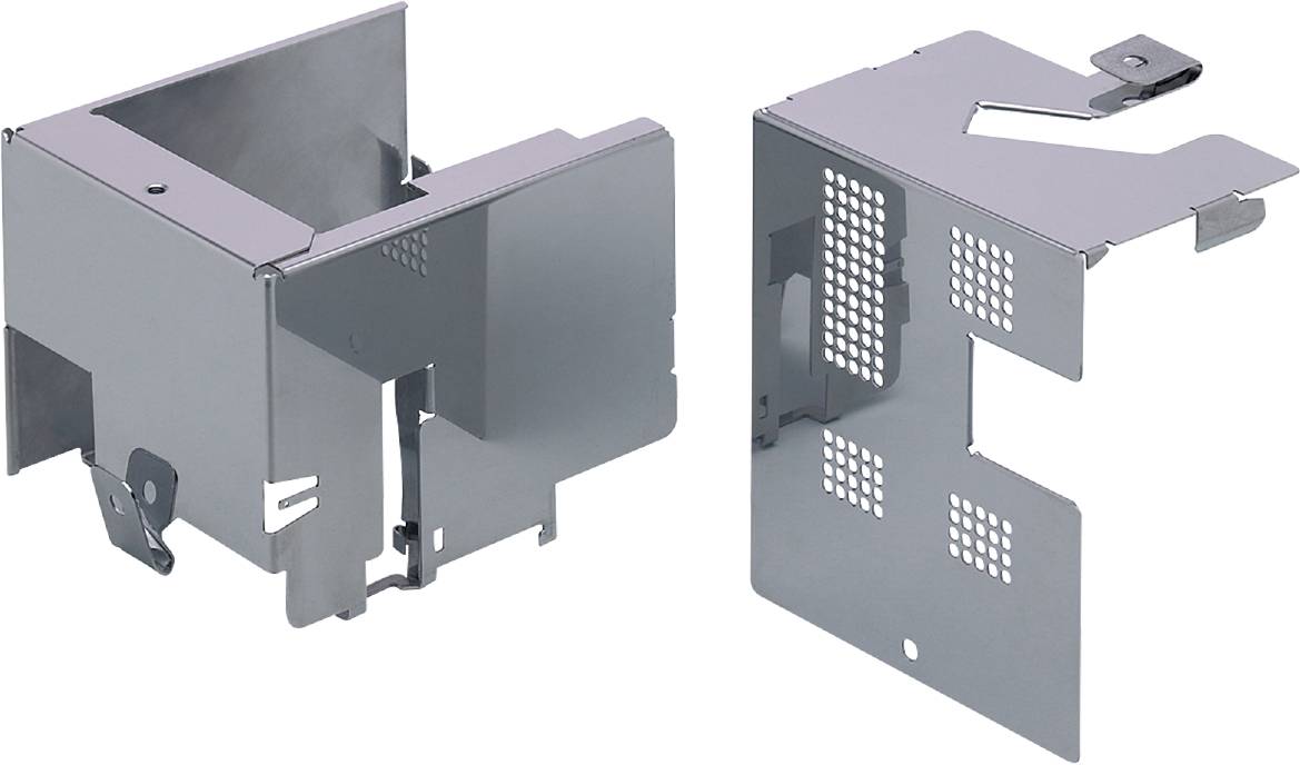 Zwei Metallgehäuse mit Lüftungsschlitzen, nebeneinander stehend. Sie sind silbergrau und scheinen Bauteile von elektronischen Geräten zu sein.