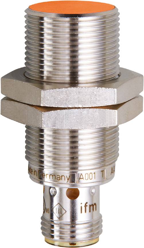 Ein zylindrischer Metall-Sensor mit Gewinde und sechseckigen Muttern, auf dem 'Made in Germany' steht.