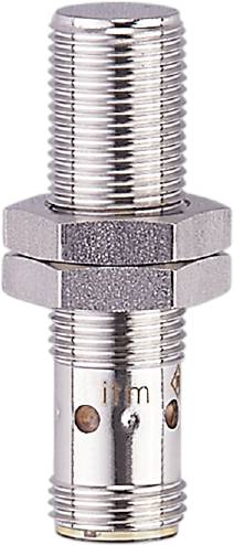 Sechskantmutter mit Gewinde, glänzende Metalloberfläche, zylinderförmig, weist deutliche Rillen auf, vor weißem Hintergrund.