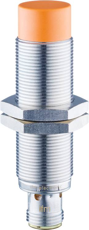 Nahaufnahme von zwei übereinanderliegenden Metallschrauben mit Sechskantmuttern in der Mitte, vor weißem Hintergrund.