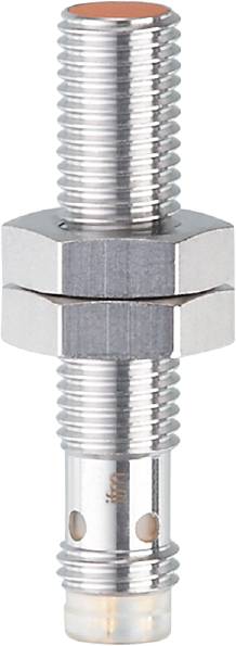 Ein verchromter Mutternanschluss, der einen Bolzen befestigt. Das Bild zeigt die detaillierte Struktur der Metallgewinde.