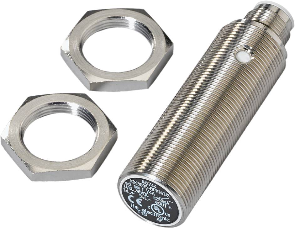 Zylindrischer Sensor mit zwei Befestigungsmuttern. Beschriftung zeigt technische Spezifikationen. Geeignet für industrielle Anwendungen.