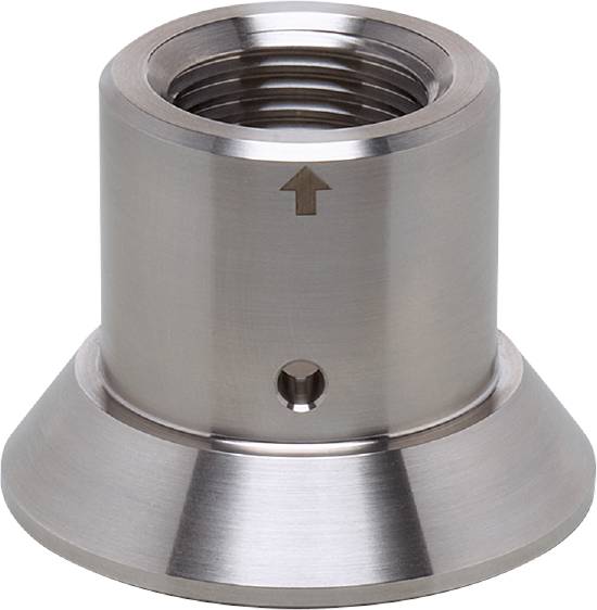 Ein metallischer Anschluss mit Gewindeöffnung und Pfeilsymbol, das die Flussrichtung anzeigt. Verwendet für Rohrverbindungen.