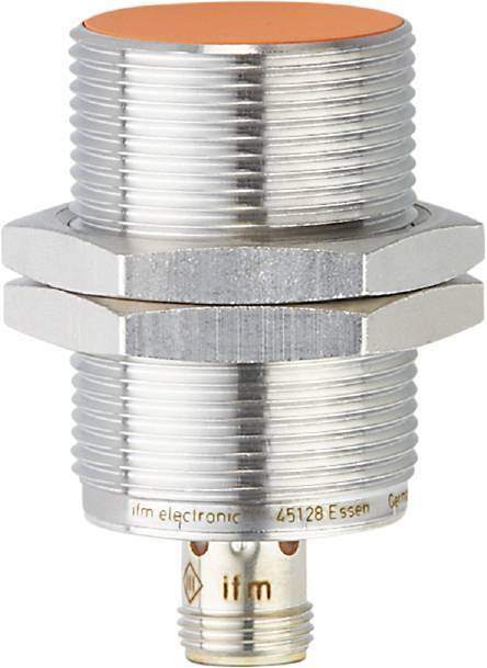 Das Bild zeigt einen zylindrischen Näherungssensor aus Metall, hergestellt von ifm electronic. Auf der Oberfläche steht '45128 Essen Germany'.