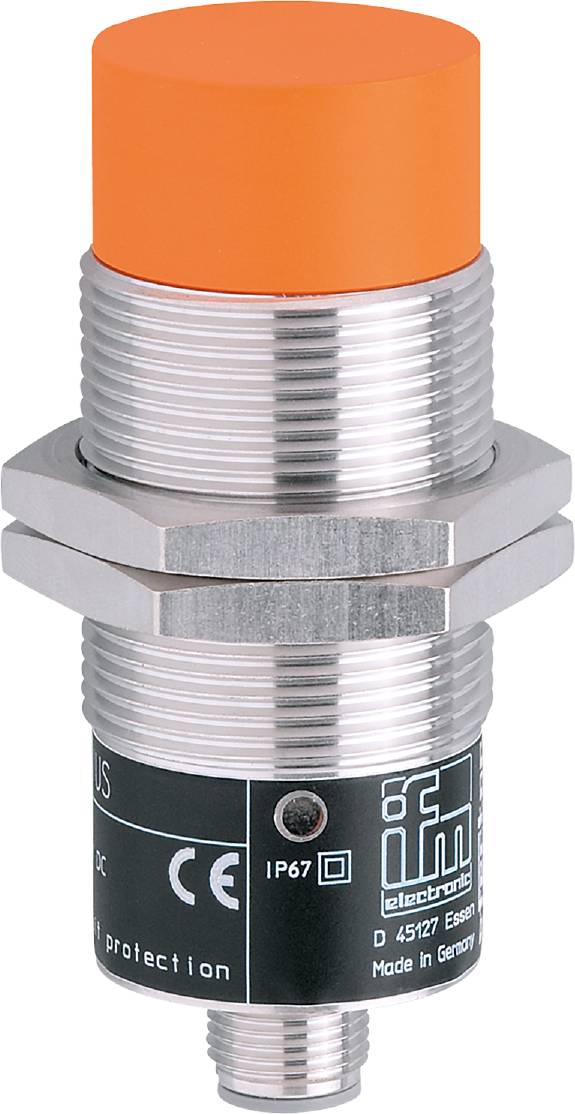 Nahaufnahme eines metallischen zylindrischen Sensors mit orangefarbener Kappe und Gewinde, verwendet zur Erkennung von Objekten.