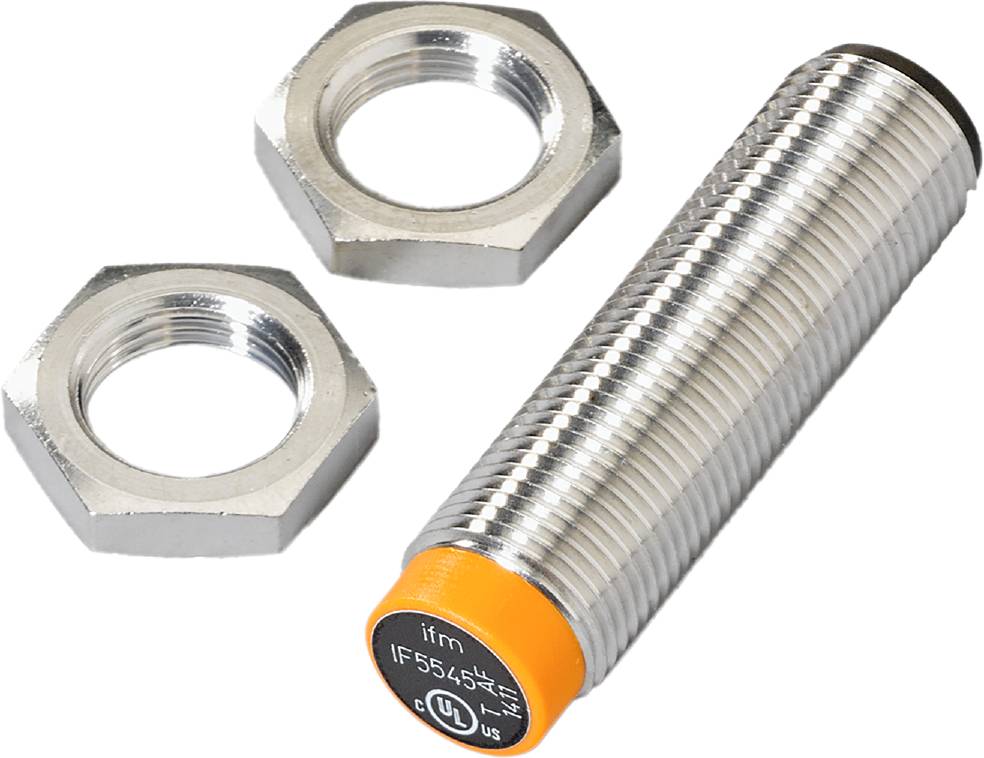 Zylindrischer Näherungssensor aus Metall mit orangem Kopf und zwei sechseckigen Schraubenmuttern. Ein Produkt von IFM.