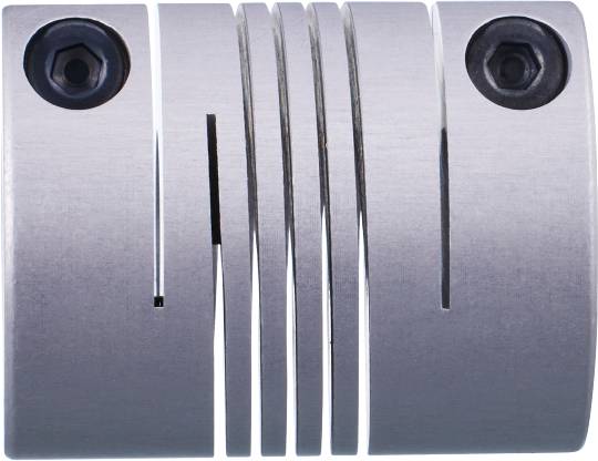 Eine metallische Kupplung mit geschlitzter Konstruktion zur Übertragung von Drehmoment, bestehend aus segmentierten Scheiben.