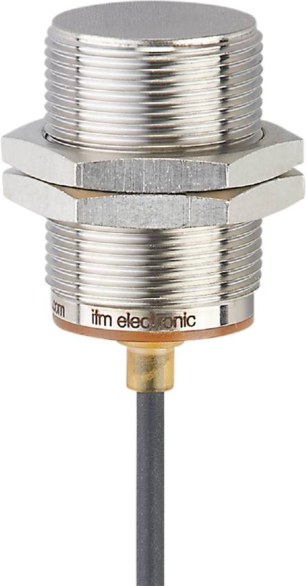 Ein zylindrischer, metallischer Sensor mit Gewinde, verbunden über ein Kabel. Aufschrift 'ifm electronic' an der Unterseite.