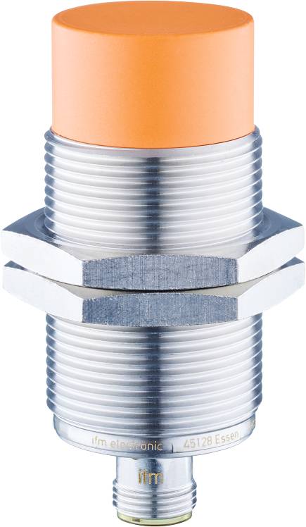 Ein zylindrischer Näherungssensor mit orangener Spitze und metallischem Gewinde, geeignet für industrielle Anwendungen.