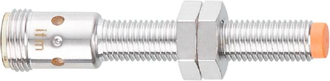 Nahaufnahme eines silbernen Sechskantschraubenkopfes mit Teil des Gewindes, vor weißem Hintergrund, Fokus auf Kopf und Anfang des Gewindes.