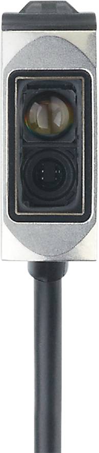 Eine Nahaufnahme einer rechteckigen Webcam mit schwarzem Objektiv, umgeben von silbernem Gehäuse, auf weißem Hintergrund.