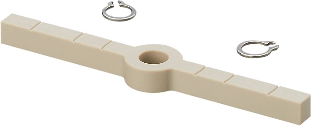 Beigefarbene Kunststoffhalterung mit rundem Schlitz, daneben ein silberner Ring mit Öffnung.